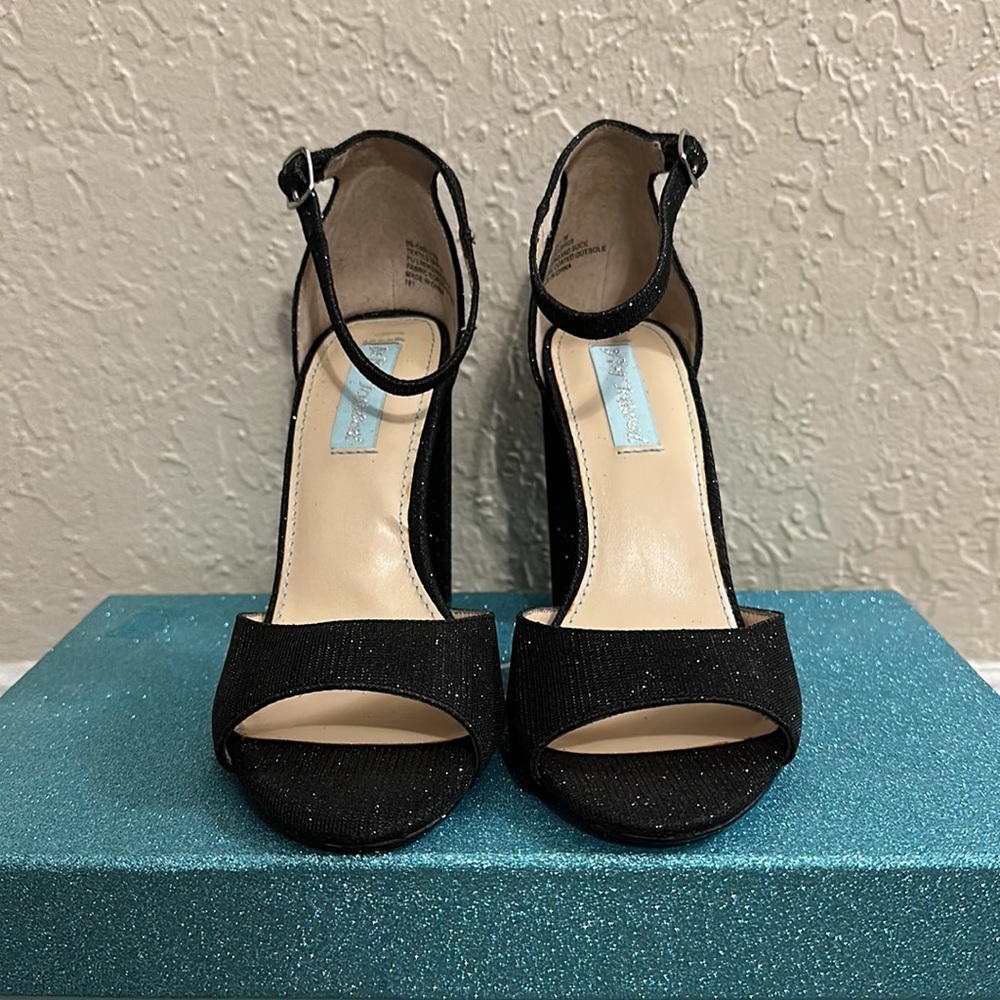 Blue by Betsy Johnson Carly Block Heel *Black glitter* Size 7